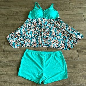 NWT… Colorful Two Piece Swim Top & Shorts Size 26W